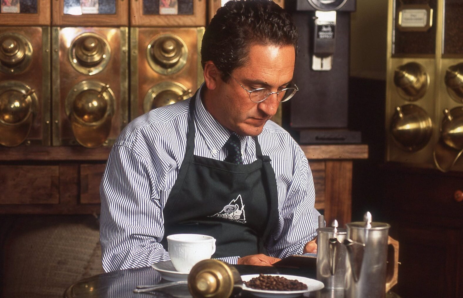 Luis Fernando Vélez, fundador de Amor Perfecto, en los inicios de la marca. Pioneros del café de especialidad en Colombia y cultura cafetera.