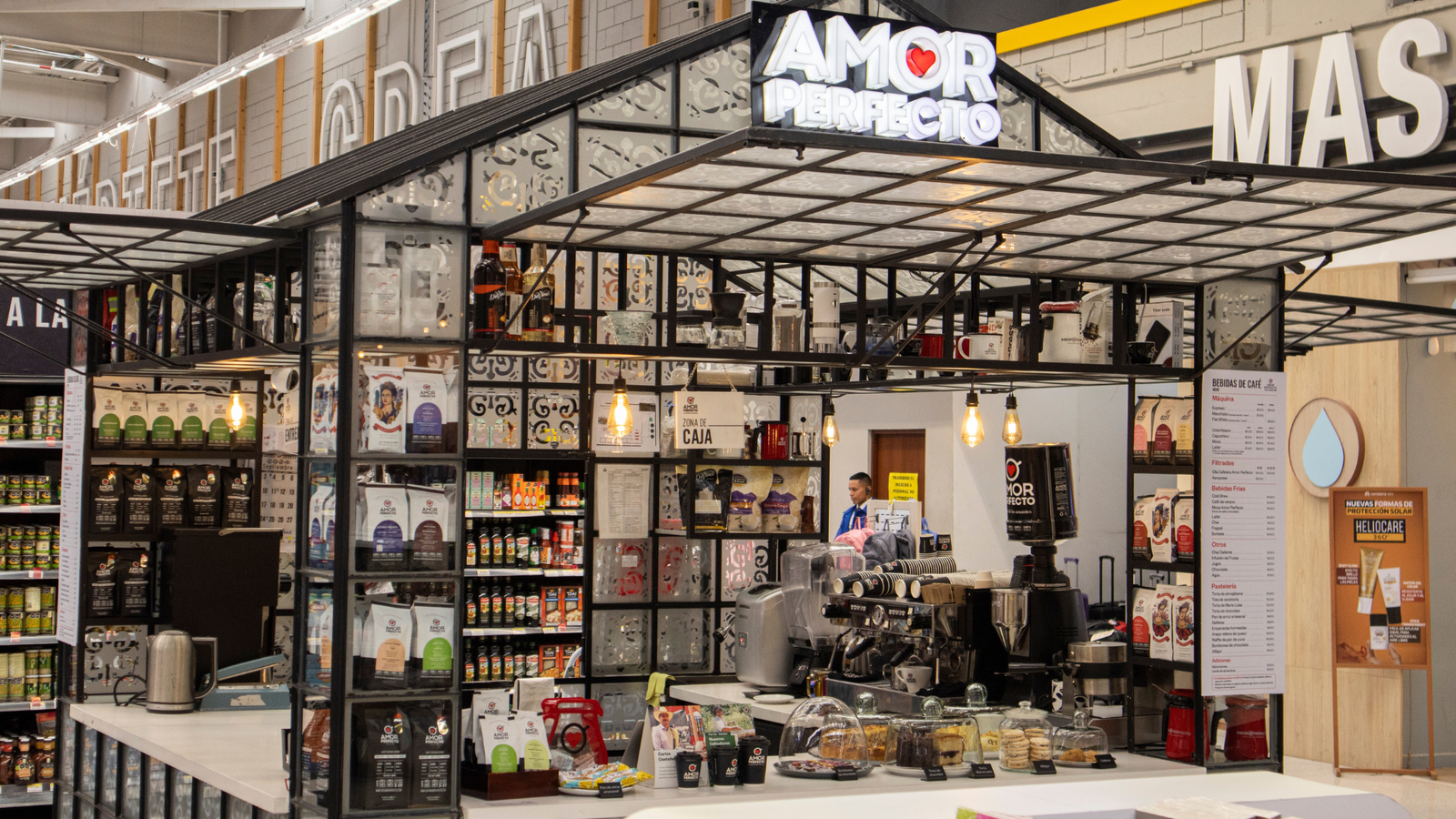 Local de Amor Perfecto Éxito Wow Country, Calle 134 Bogotá. Tienda de café de especialidad colombiano con barismo de clase mundial.