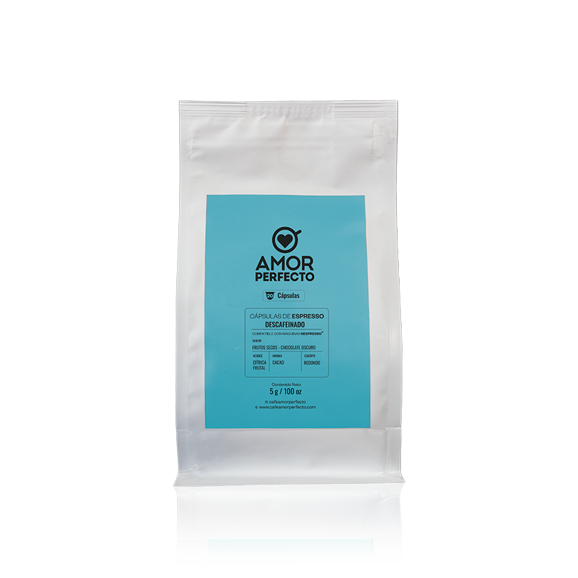 Cápsulas de café descafeinado Amor Perfecto compatibles con máquinas Nespresso. Pack de 20 cápsulas de espresso descafeinado con notas de chocolate oscuro y frutos secos.