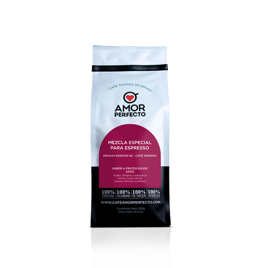Café de especialidad Amor Perfecto Mezcla Especial Para Espresso de Wilton Benitez (Granja Paraíso 92). Café colombiano con perfil de frutos rojos y coco, notas de arándanos y vainilla. Bolsa de 350g.