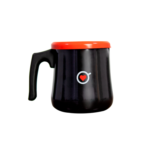 Olla de peltre negra Amor Perfecto con logotipo. Cafetera de peltre esmaltado con diseño minimalista para preparar y servir café de especialidad colombiano.