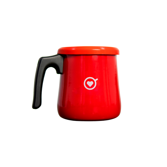 Cafetera roja Amor Perfecto, jarra tradicional para preparar café colombiano de especialidad.